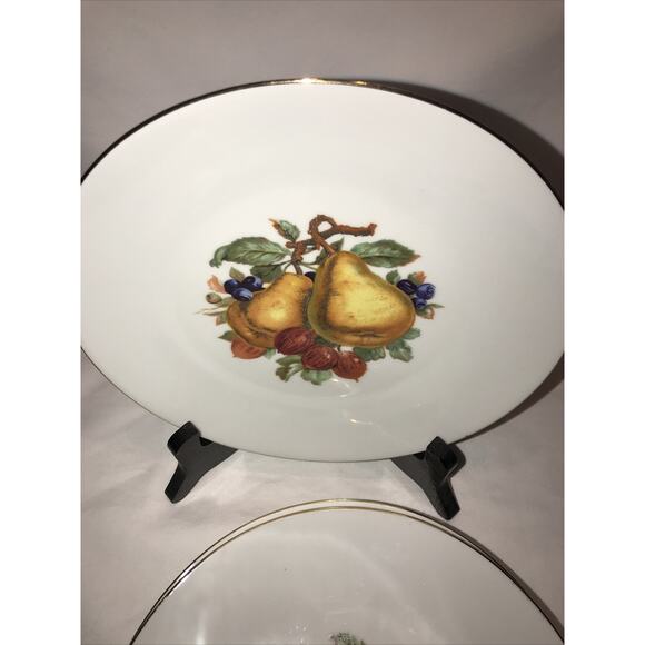 5 - Bareuther Waldsassen 7 7/8" Salad Plates Fruit/Gold Trim 131 Bavaria Germany - Picture 2 of 8